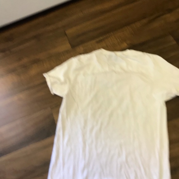 M tv shirt sz Medium women’s - Picture 2 of 3